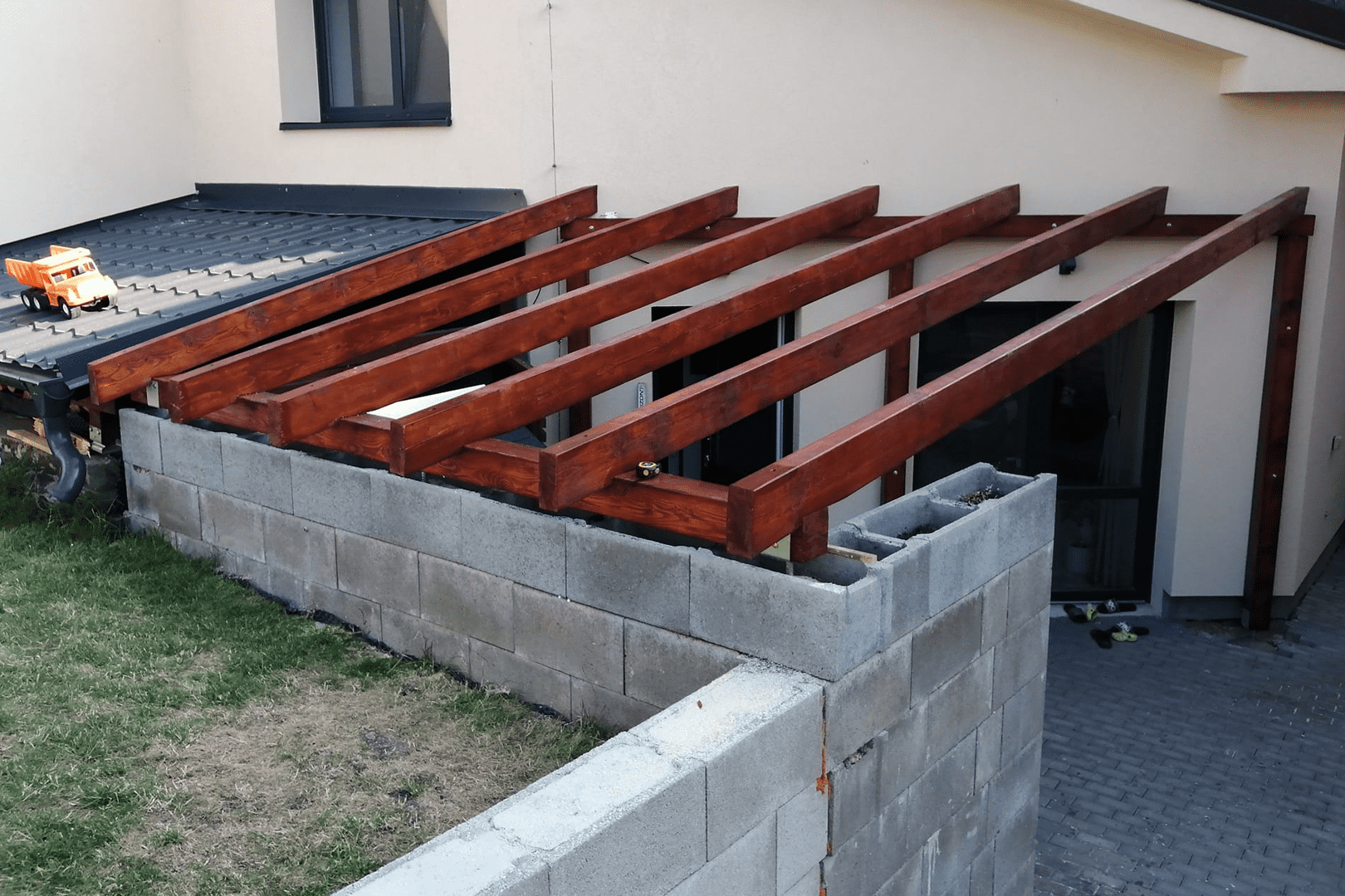 Pergola k domu